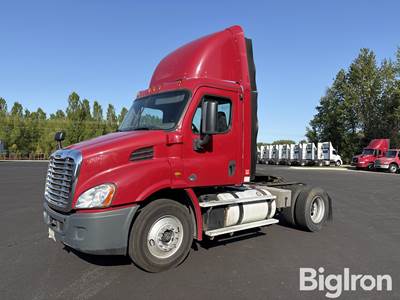 2016 Freightliner Cascadia CA113DC S/A Truck Tractor