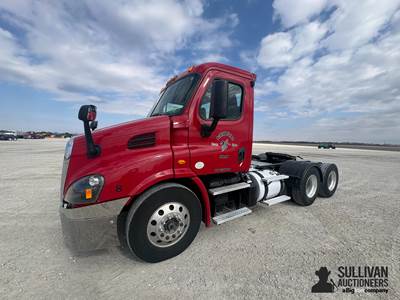 2015 Freightliner Cascadia 113 T/A Truck Tractor