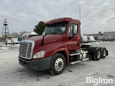 2015 Freightliner Cascadia CA125DC T/A Day Cab Truck Tractor