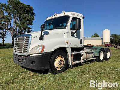2012 Freightliner Cascadia 125 T/A Truck Tractor w/Wet Kit