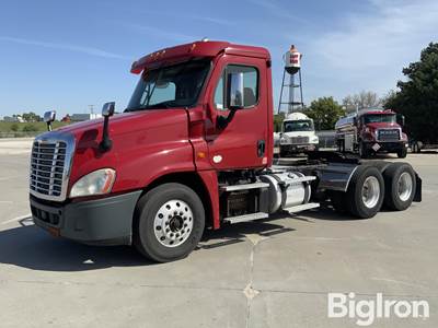 2016 Freightliner Cascadia CA125DC T/A Truck Tractor