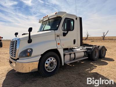 2015 Freightliner Cascadia T/A Day Cab Truck Tractor