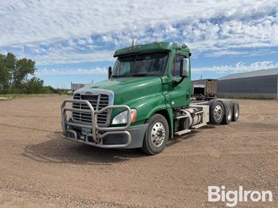 2015 Freightliner Cascadia Tri/A Truck Tractor