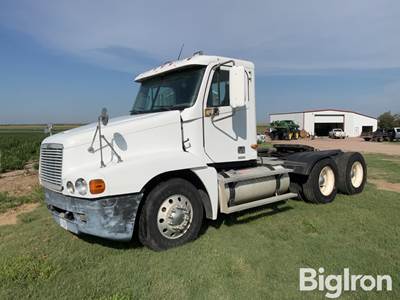 2000 Freightliner Century Classic T/A Truck Tractor
