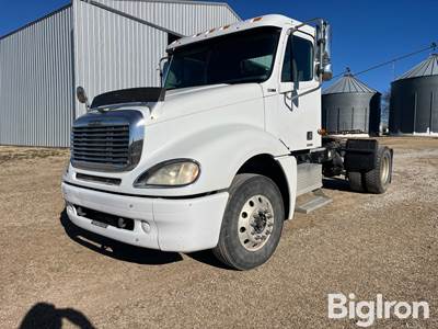 2004 Freightliner Columbia 120 S/A Truck Tractor