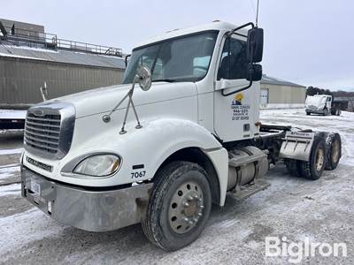 2004 Freightliner Columbia T/A Truck Tractor