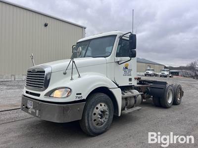 2004 Freightliner Columbia T/A Truck Tractor