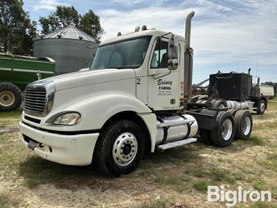 2004 Freightliner Columbia T/A Truck Tractor