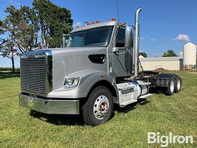 2016 Freightliner 122SD T/A Truck Tractor w/Wet Kit