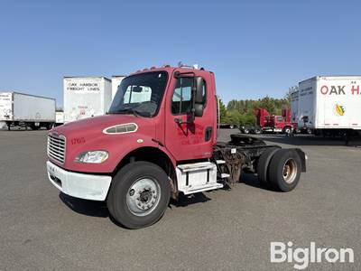 2006 Freightliner M2106 Truck Tractor