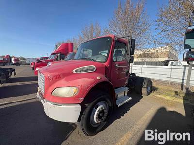 2005 Freightliner M2-106 S/A Truck Tractor