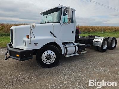 1994 GMC WG64T T/A Truck Tractor w/Wet Kit
