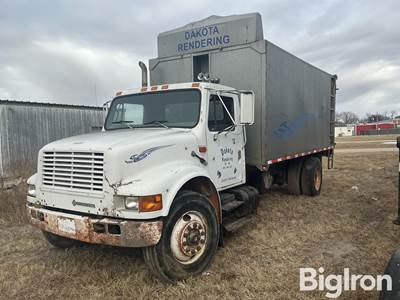 1993 International 4900 S/A Truck Tractor w/Dump Box