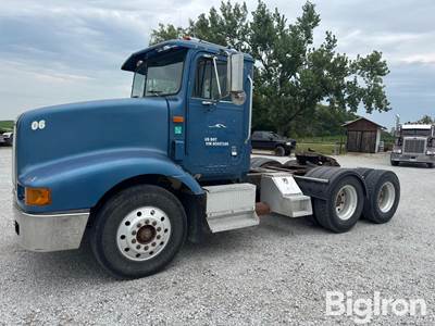 1995 International 9200 T/A day cab Truck tractor