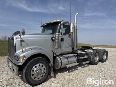 2013 International 9900 Day Cab Truck