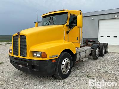 2003 Kenworth T600 Tri/A Truck Tractor