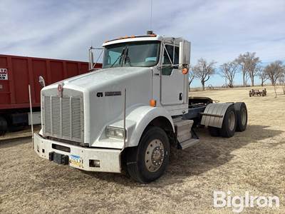 2006 Kenworth T800 T/A Day Cab Truck Tractor