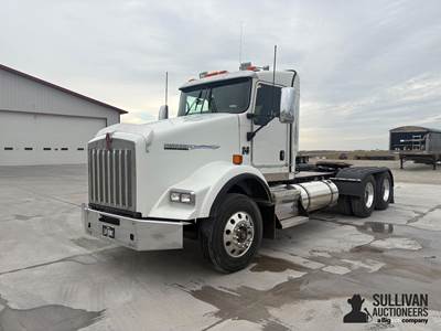 2009 Kenworth T800 T/A Day Cab Truck Tractor