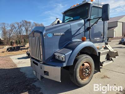2002 Kenworth T800 Truck Tractor for Parts