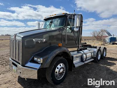 2006 Kenworth T800 T/A Day Cab Truck Tractor