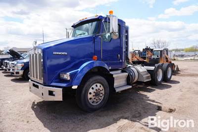 2013 Kenworth T800 T/A Day Cab Truck Tractor