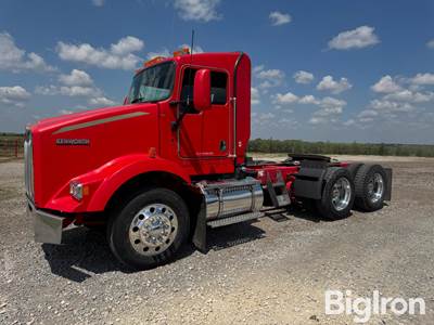 2013 Kenworth T800 day cab T/A Truck tractor