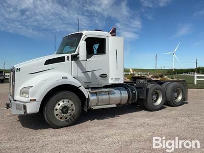 2018 Kenworth T880 T/A Day Cab Truck Tractor