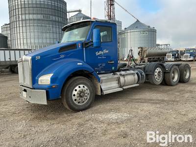 2019 Kenworth T880 T/A Truck Tractor w/Pusher Axle