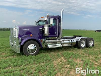 2025 Kenworth W900 T/A Low Roof Day Cab Truck Tractor