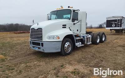 2015 Mack Pinnacle T/A Truck Tractor