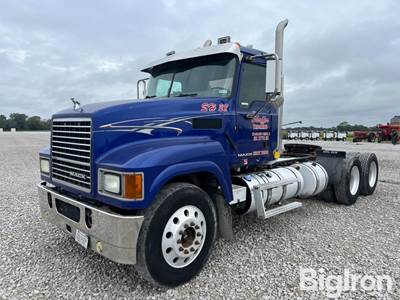 2013 Mack Pinnacle CHU613 T/A Day Cab Truck Tractor