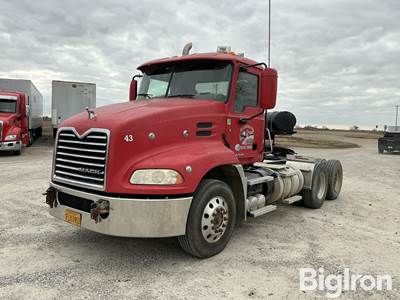 2016 Mack Pinnacle CXU613 T/A Truck Tractor