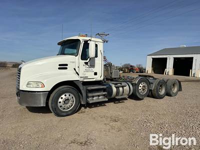 2015 Mack CXU613 Tri/A Truck Tractor W/Hydraulics