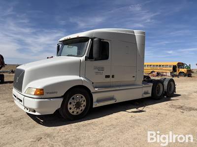 2000 Volvo VN64T T/A Truck Tractor