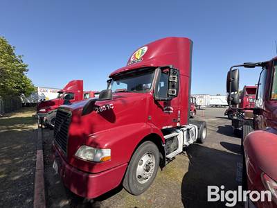 2016 Volvo VNM42T S/A Truck Tractor