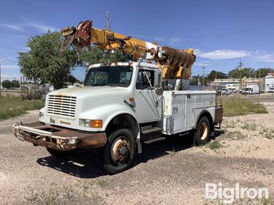 1991 International 4800 4x4 S/A Derrick Digger Truck