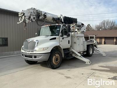 2005 International Altec 4400/DM47 S/A Digger Derrick Truck