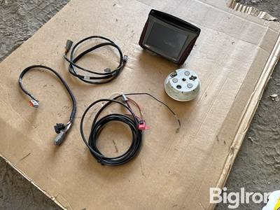 Case/International FM-750 Monitor, Antenna, & Harness