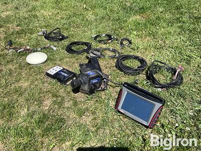 Trimble EZ-Steer System W/ Case/Trimble FM-750 Monitor