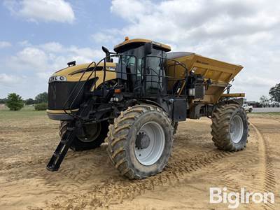 2015 RoGator RG1100B Self-Propelled Dry Spreader
