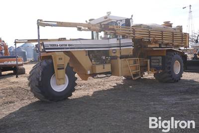 TerraGator 1803 Self-Propelled Dry Fertilizer Spreader w/70' AS9165 Dry Box