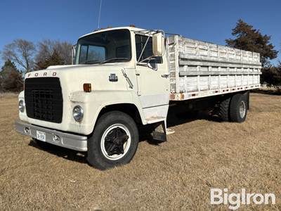 1979 Ford 700 S/A Dump Truck