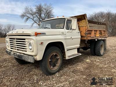 1972 Ford F600 S/A Dump Truck