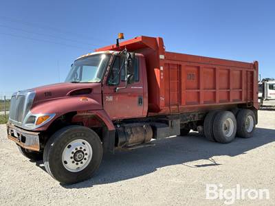 2004 International 7400 T/A Dump Truck