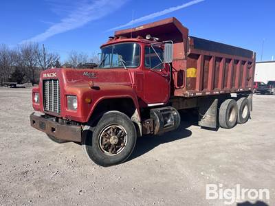 1989 Mack RD690S T/A Dump Truck