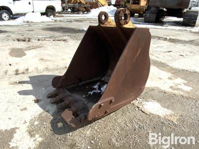 44" 5-Tooth Excavator Bucket