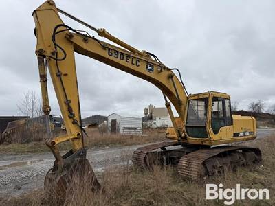 1993 Deere 690E Excavator