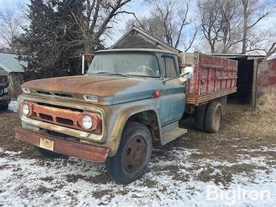 1963 Chevrolet C60 S/A Grain Truck