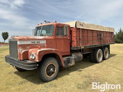 1972 Diamond Reo DC-10164 T/A Grain Truck