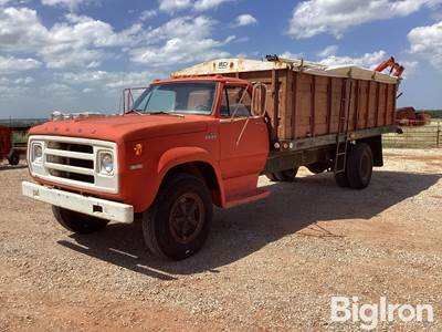 1975 Dodge D600 S/A Grain Truck w/Hyd. Auger